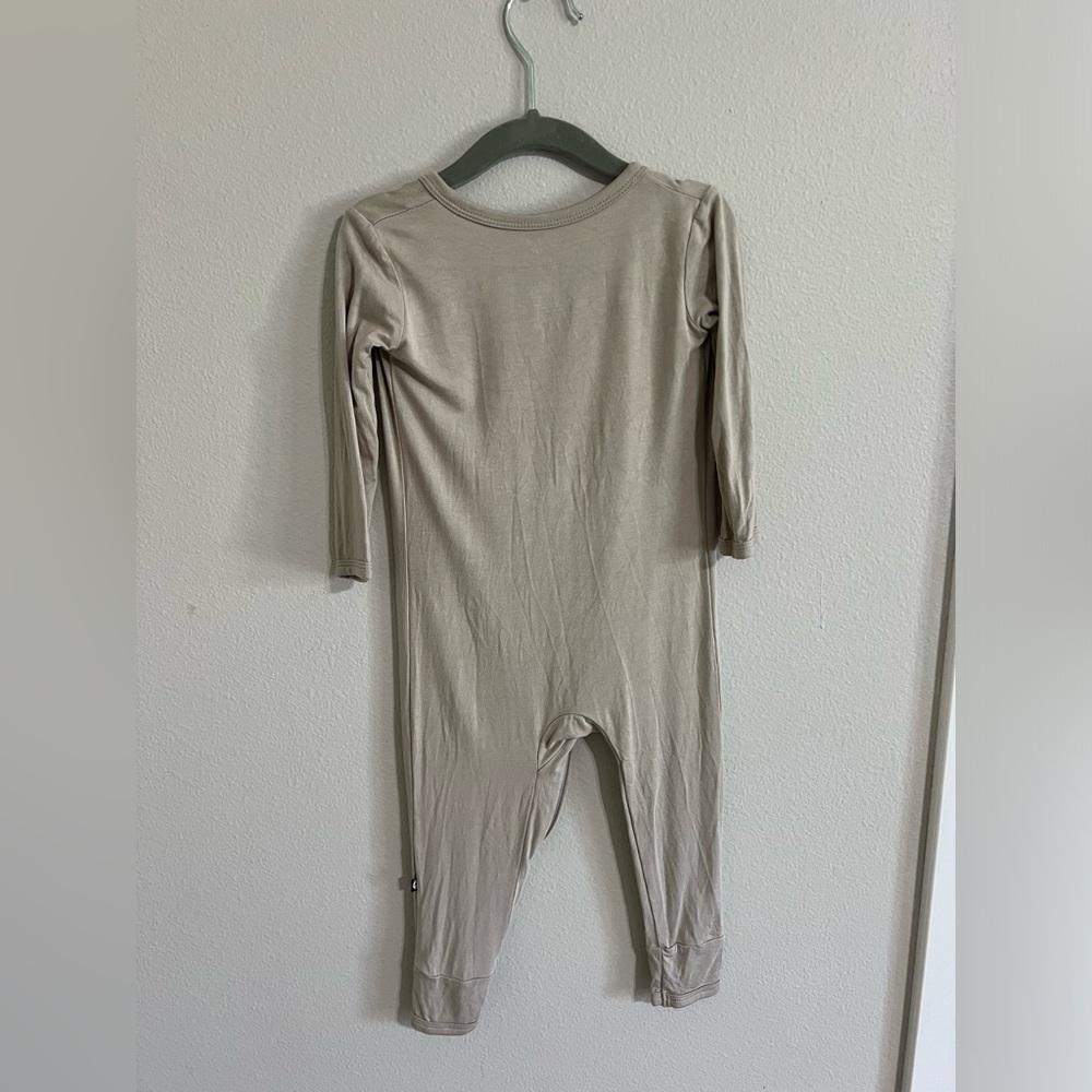 2T Kyte baby romper - Picture 2 of 2